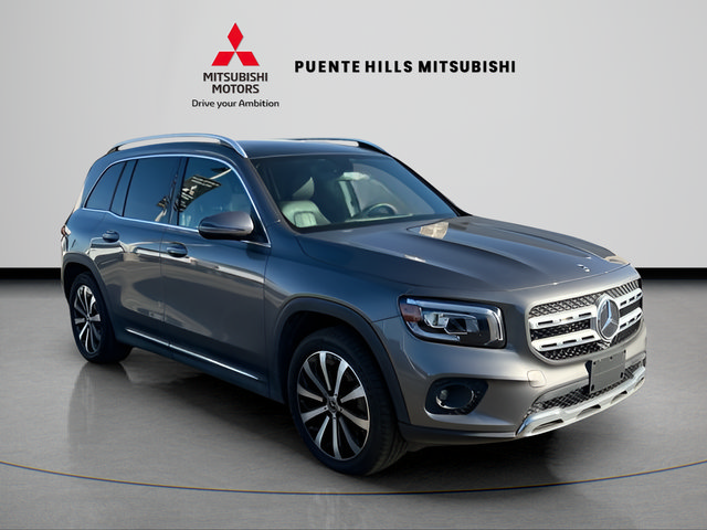 Used 2022 Mercedes-Benz GLB 250 4MATIC w/ Premium Package Lite image 3