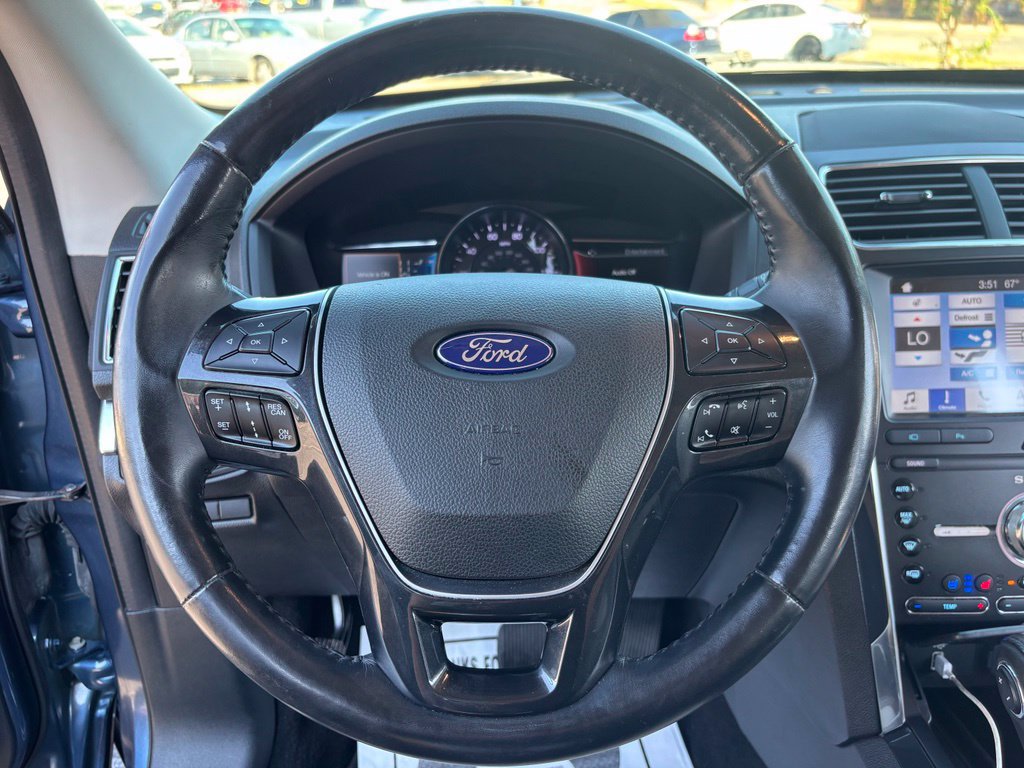 Used 2019 Ford Explorer Limited w/ Limited Luxury Package FWD image 36