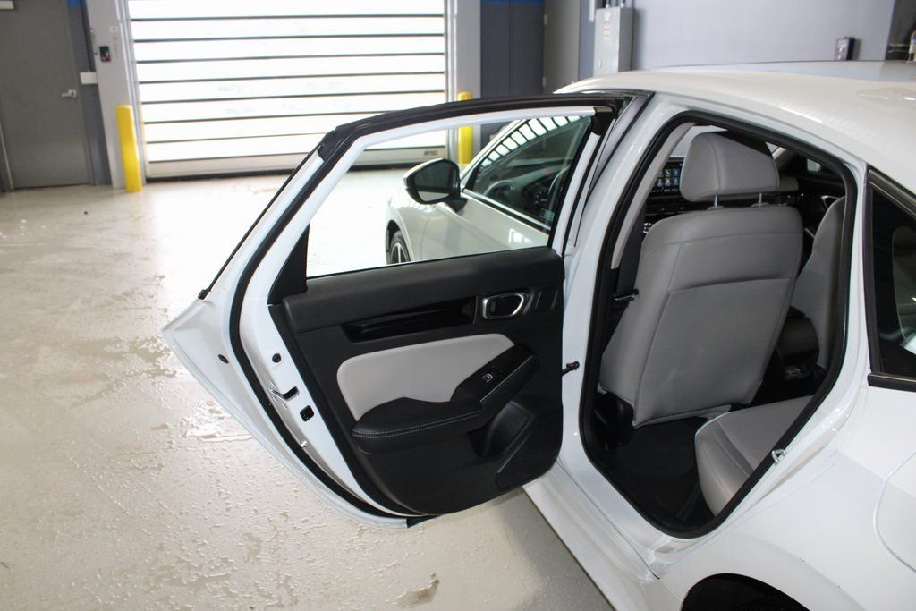 Used 2022 Honda Civic Touring image 17