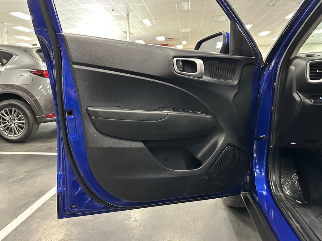Used 2022 Hyundai Venue SEL w/ Cargo Package image 13