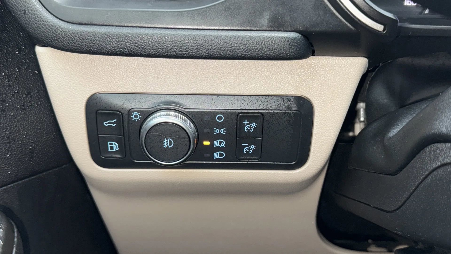 Used 2021 Ford Escape SEL image 15