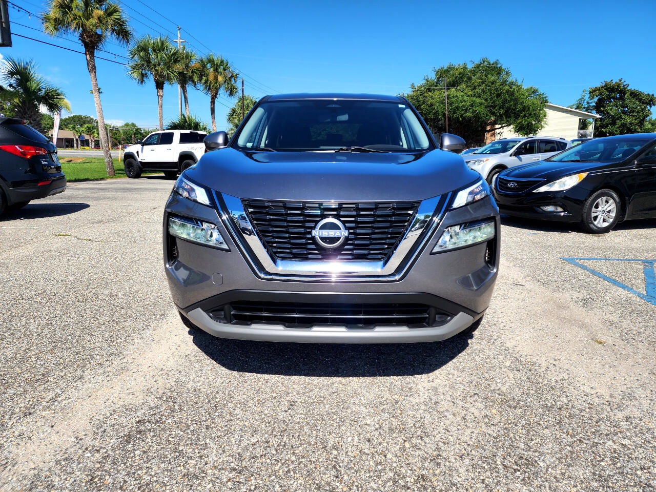 Used 2023 Nissan Rogue SV image 8