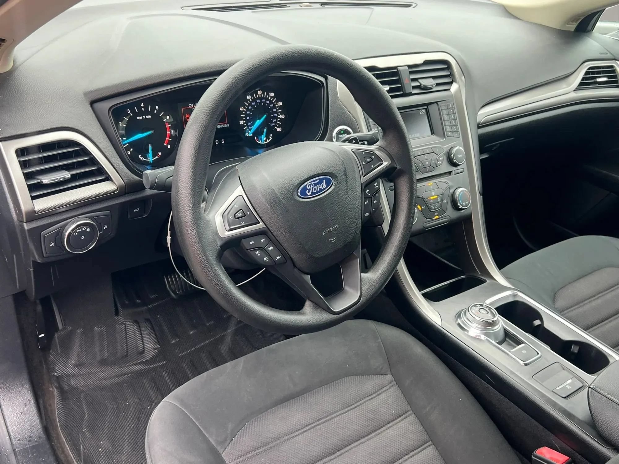 Used 2018 Ford Fusion SE FWD image 13