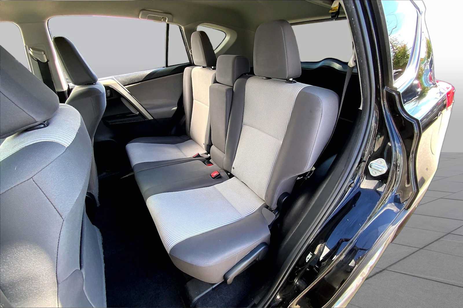 Used 2014 Toyota RAV4 LE AWD/4WD image 19