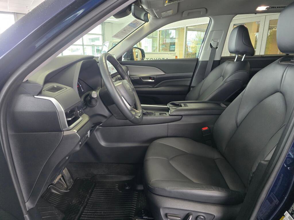 Certified 2024 Toyota Grand Highlander XLE image 22