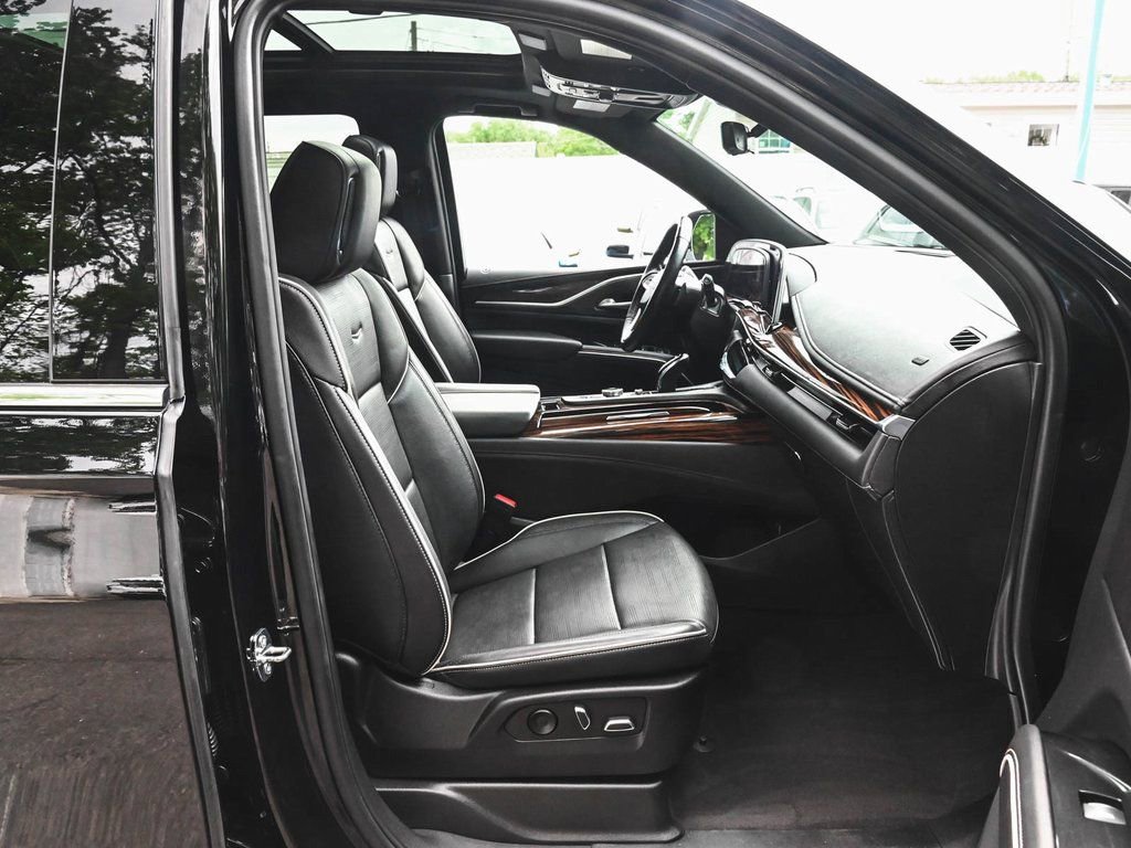 Used 2023 Cadillac Escalade Premium Luxury image 34