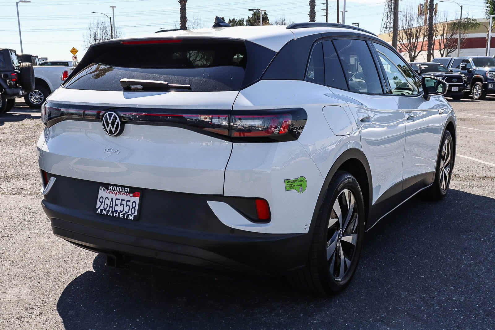 Used 2023 Volkswagen ID.4 Pro image 5