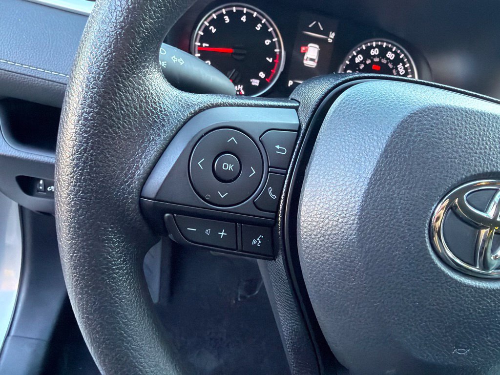 Used 2021 Toyota RAV4 LE AWD/4WD image 17