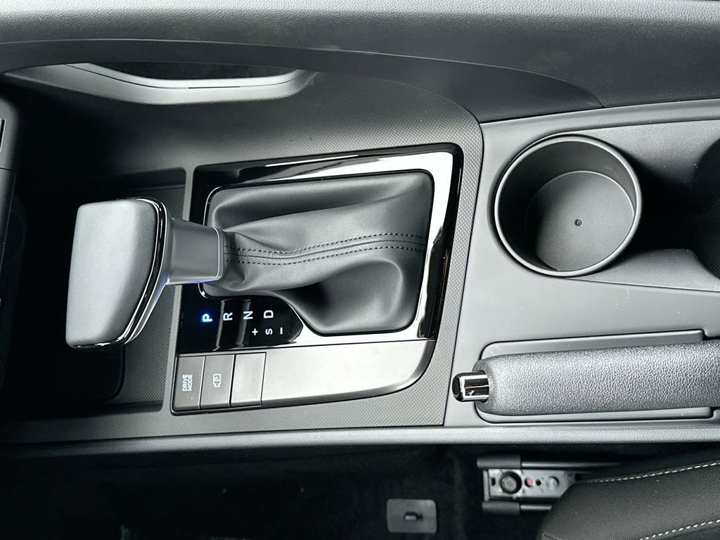 Used 2025 Hyundai Elantra Sport image 40