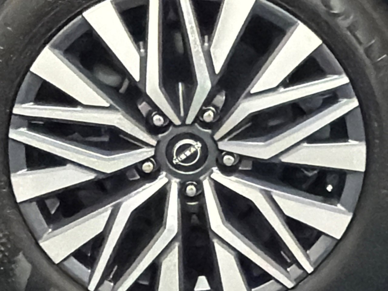 Used 2024 Nissan Altima 2.5 SV image 5