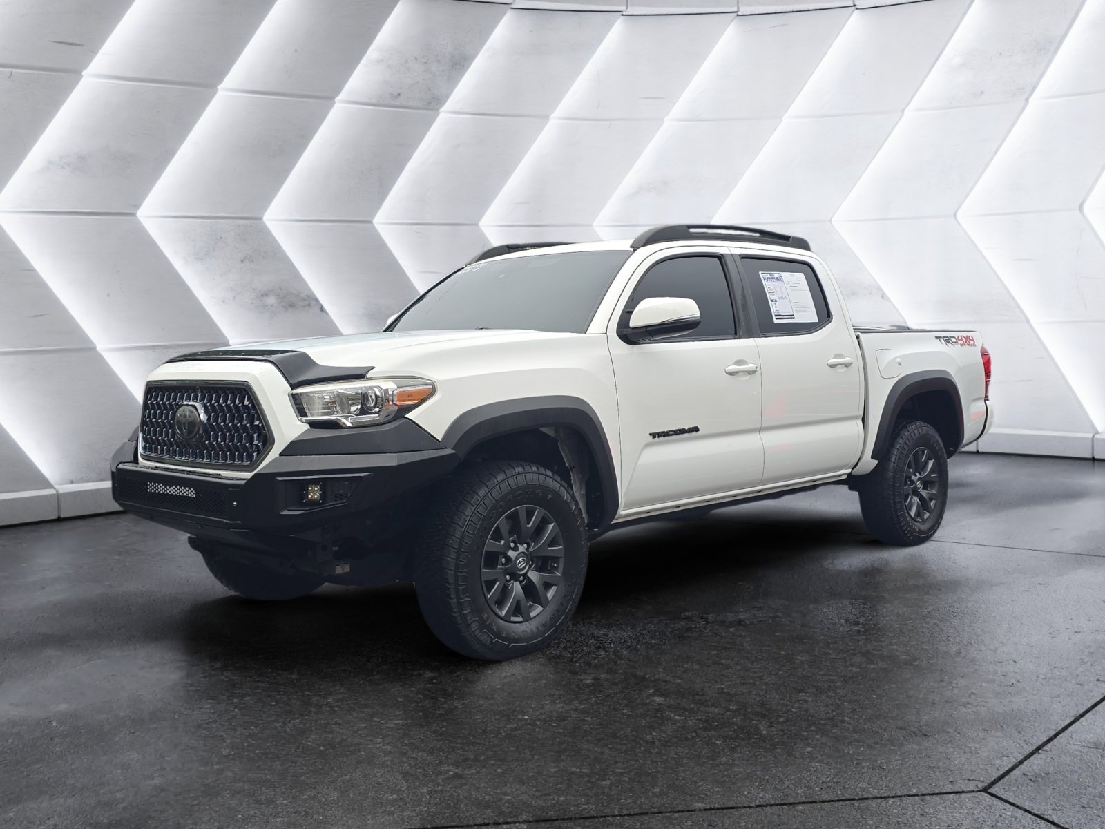 Used 2019 Toyota Tacoma TRD Off-Road w/ Technology Package AWD/4WD image 1