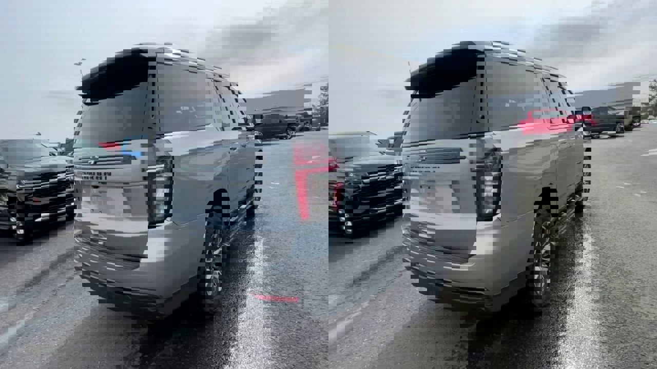 Used 2024 Chevrolet Suburban Z71 w/ Luxury Package image 9