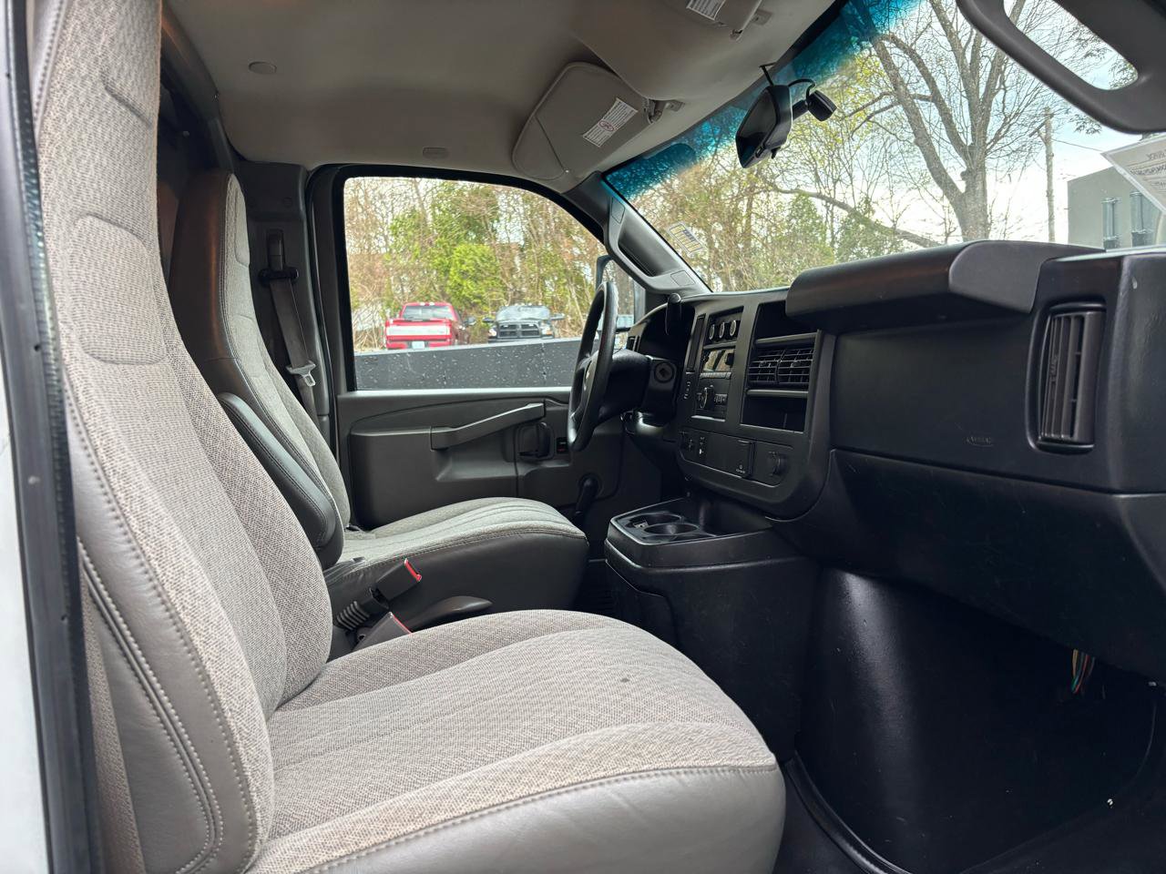 Used 2017 Chevrolet Express 3500 RWD image 10