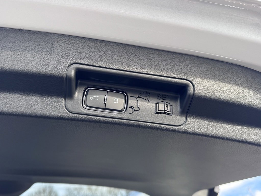 Used 2025 Ford Explorer Active w/ Active Comfort Package image 43