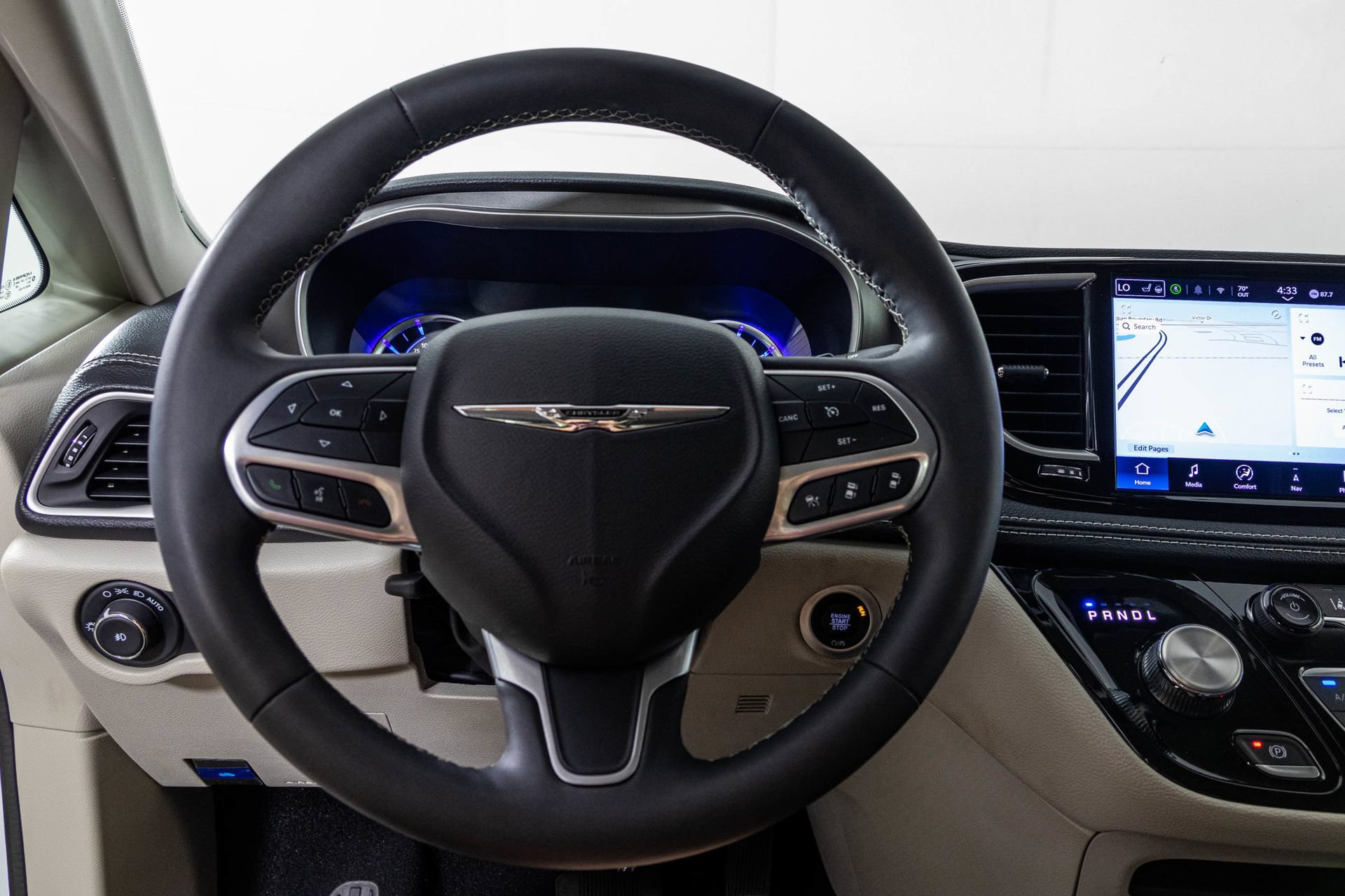 Used 2024 Chrysler Pacifica Limited FWD image 30