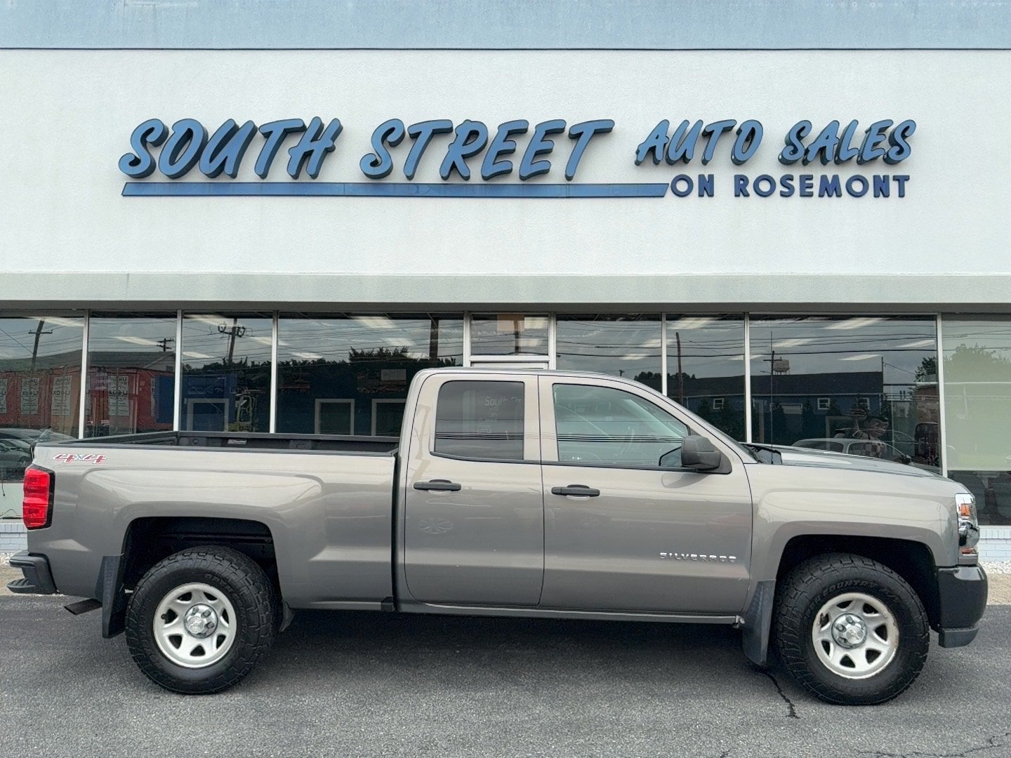 Used 2017 Chevrolet Silverado 1500 W/T w/ WT Convenience Package AWD/4WD image 1