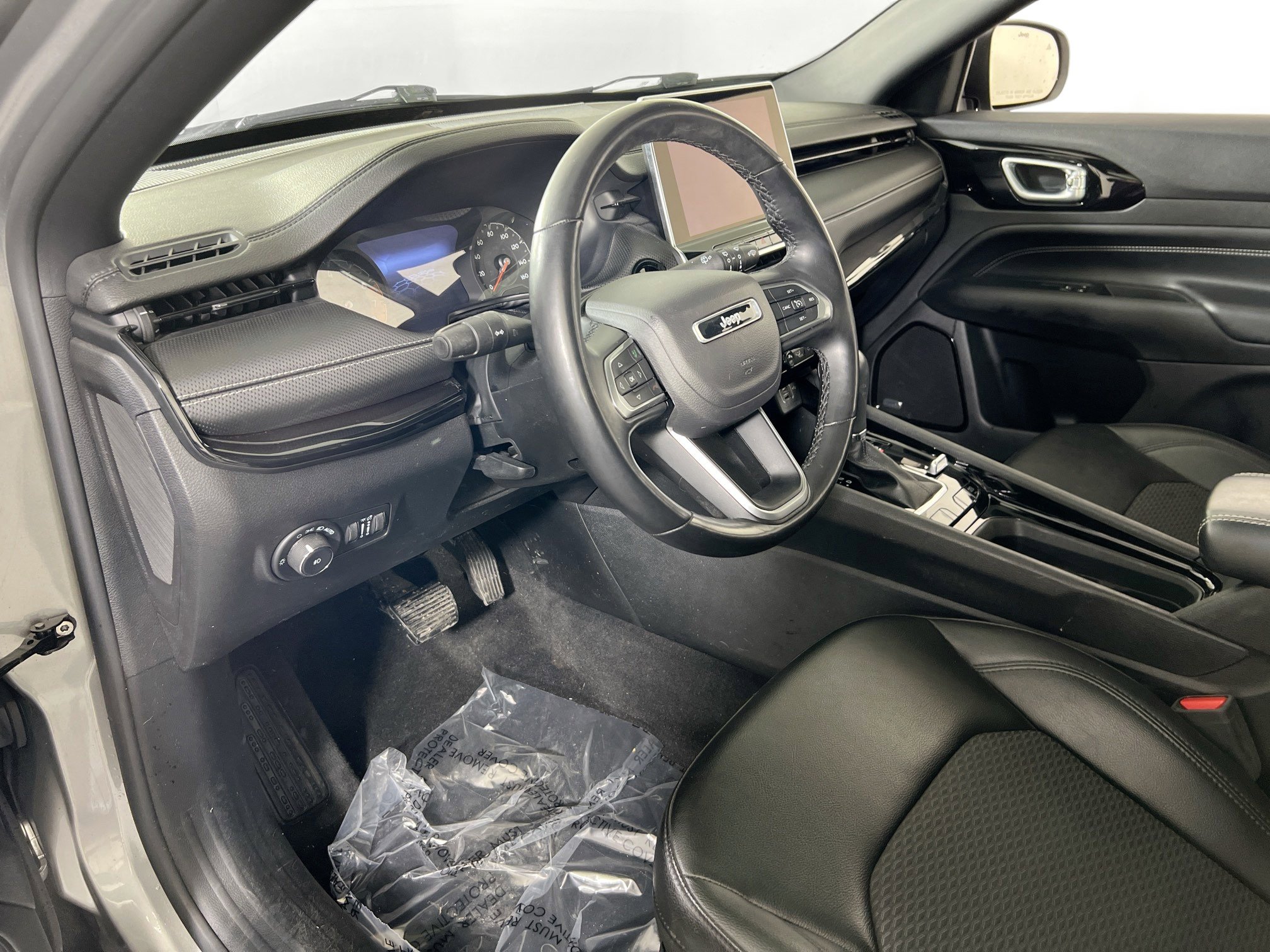 Used 2022 Jeep Compass Altitude w/ Sun and Sound Group image 9