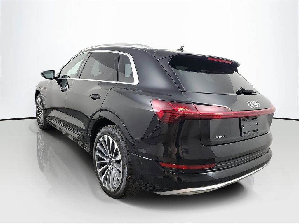 Used 2019 Audi e-tron Prestige w/ Prestige Package image 4