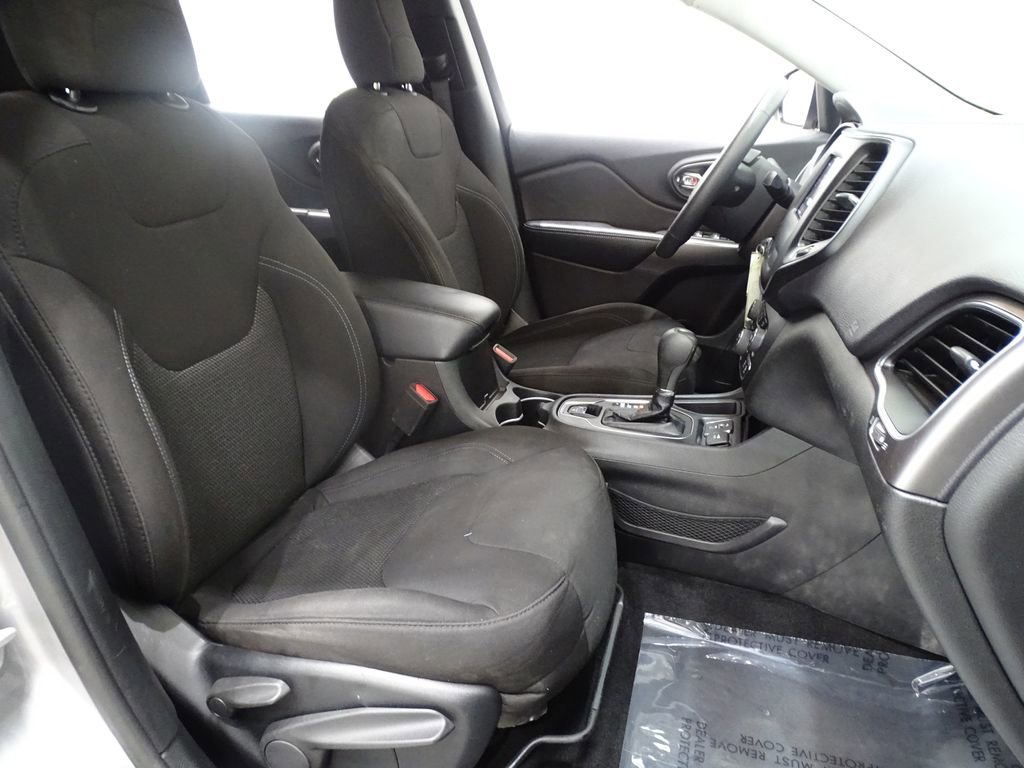 Used 2019 Jeep Cherokee Latitude w/ Popular Appearance Group image 14