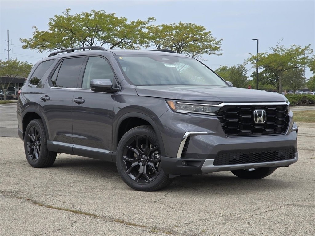 New 2025 Honda Pilot Touring image 2