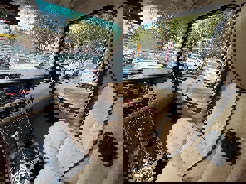 Used 2011 Land Rover Range Rover HSE AWD/4WD image 15