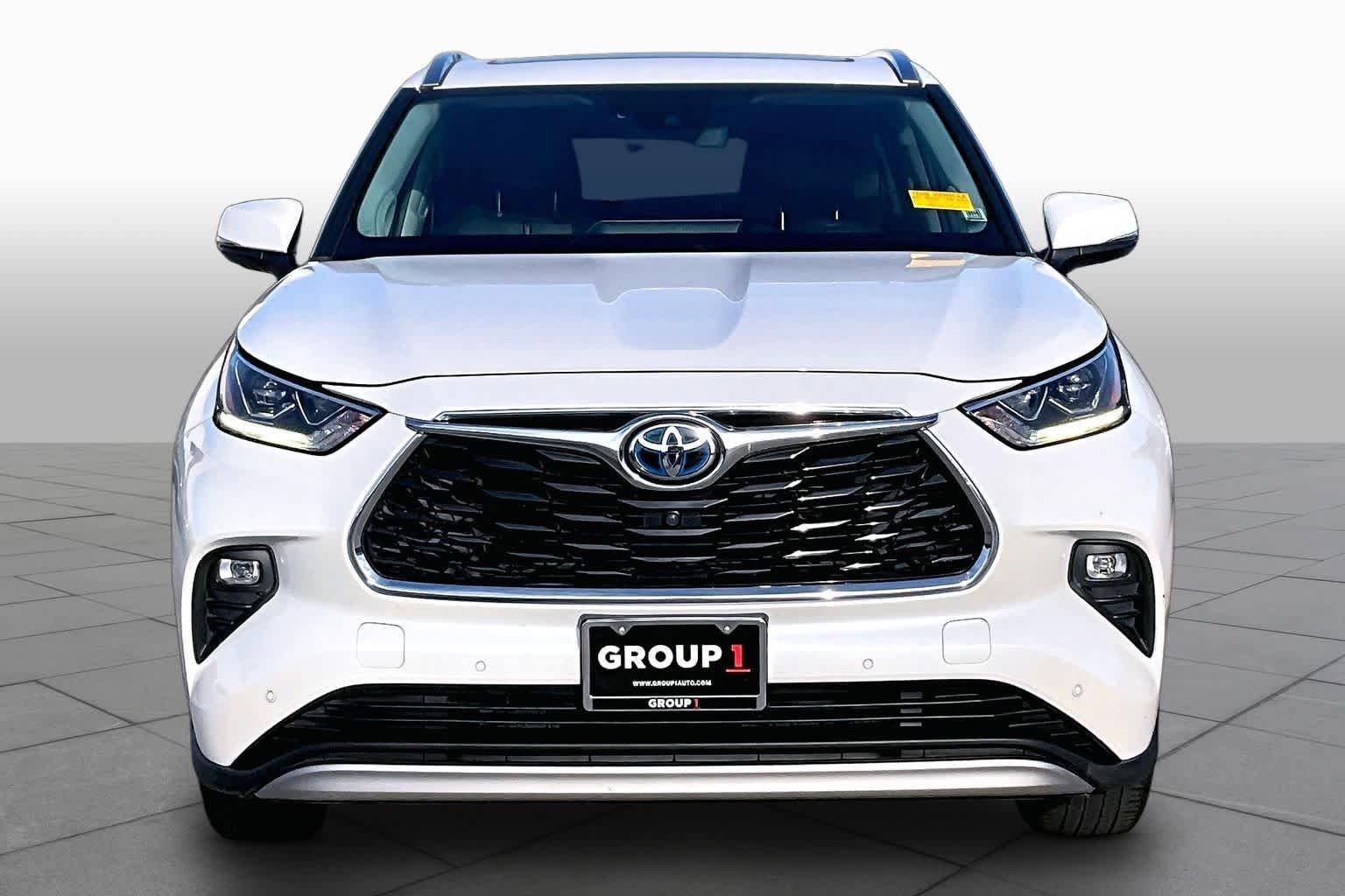 Used 2020 Toyota Highlander Platinum FWD image 4