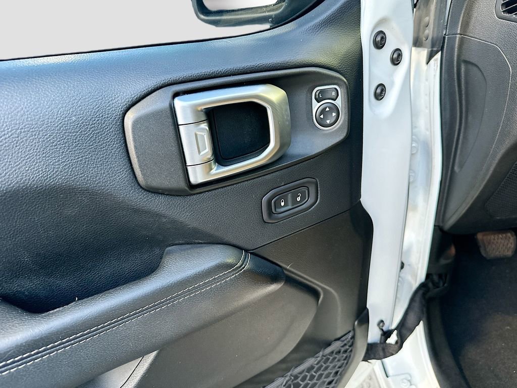 Used 2018 Jeep Wrangler Unlimited Sahara image 22