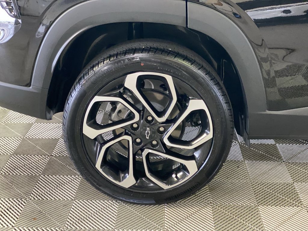 Used 2025 Chevrolet Trax RS w/ Driver Confidence Package FWD image 36