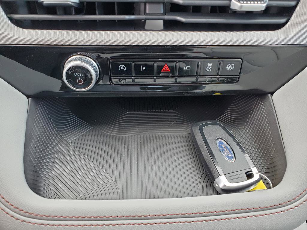 New 2025 Ford Explorer Active w/ Active Comfort Package image 31