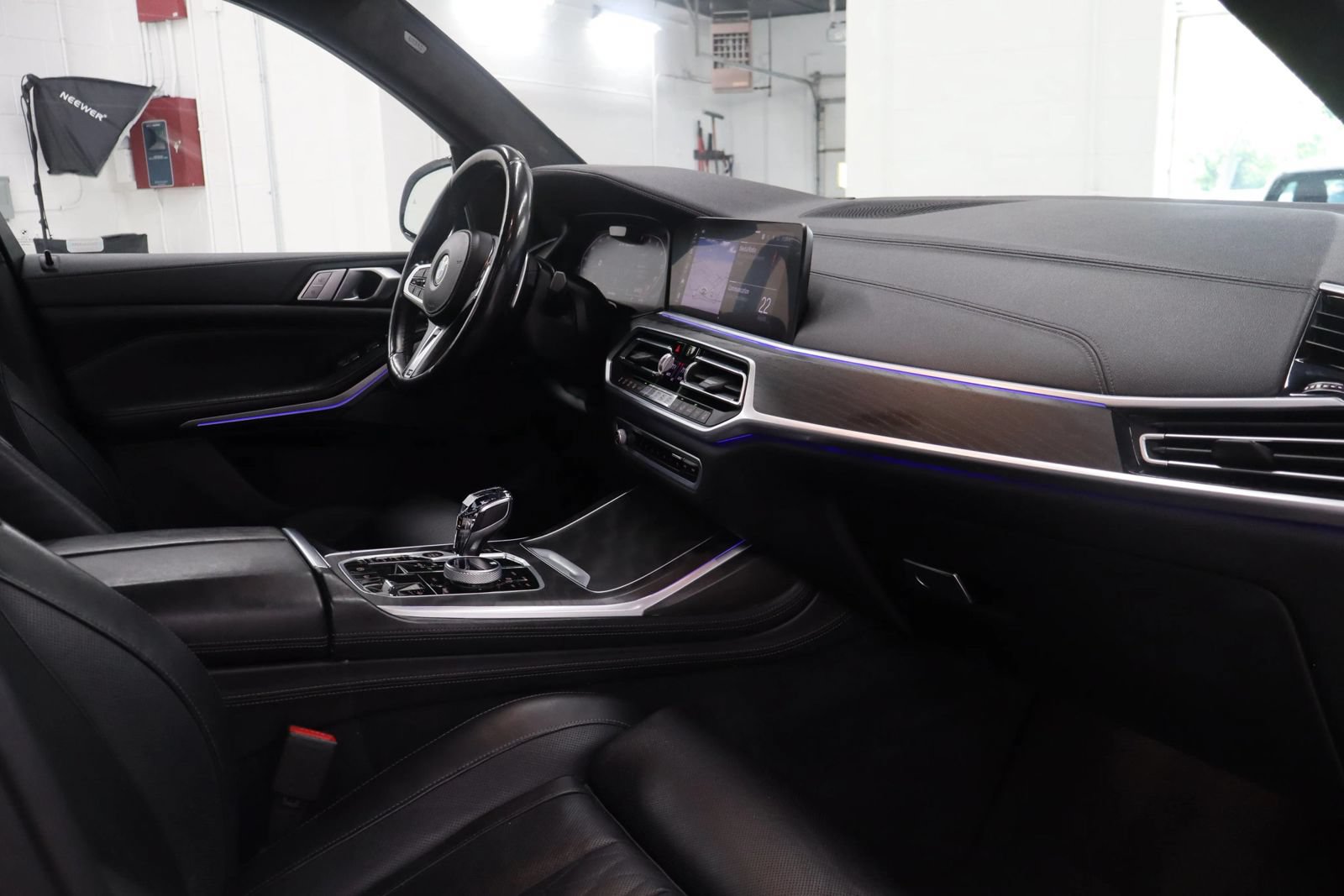 Used 2020 BMW X7 M50i AWD/4WD image 33