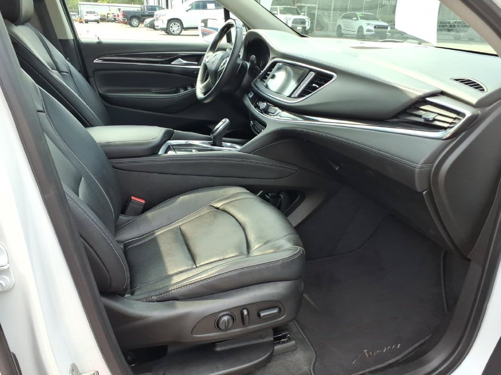 Used 2019 Buick Enclave Avenir w/ Avenir Technology Package FWD image 11