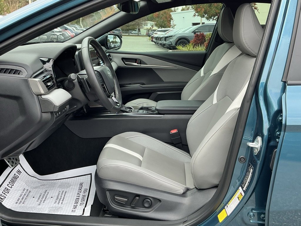 Used 2025 Toyota Camry SE image 28
