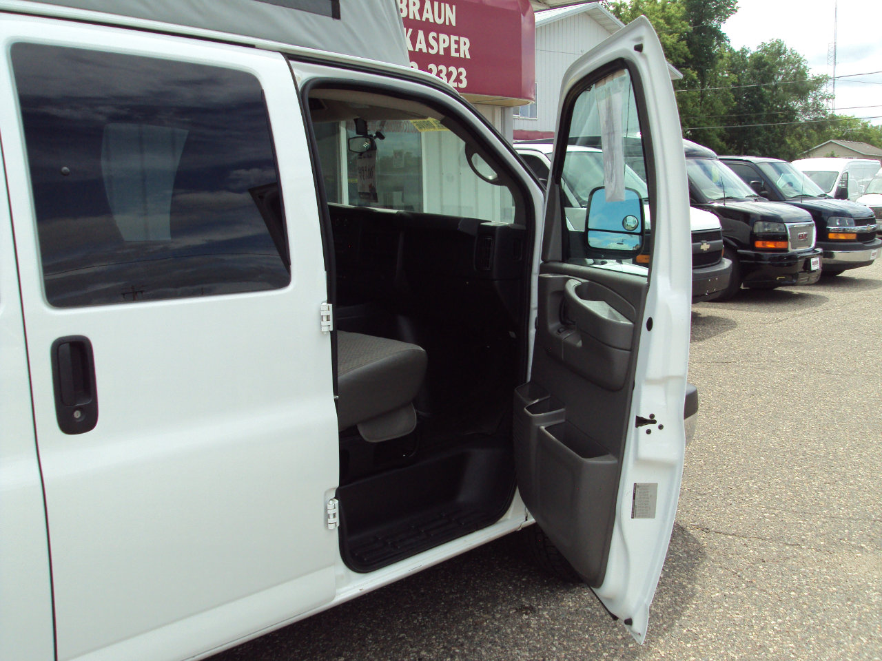 Used 2014 GMC Savana 1500 LT w/ LT Preferred Equipment Group AWD/4WD image 25