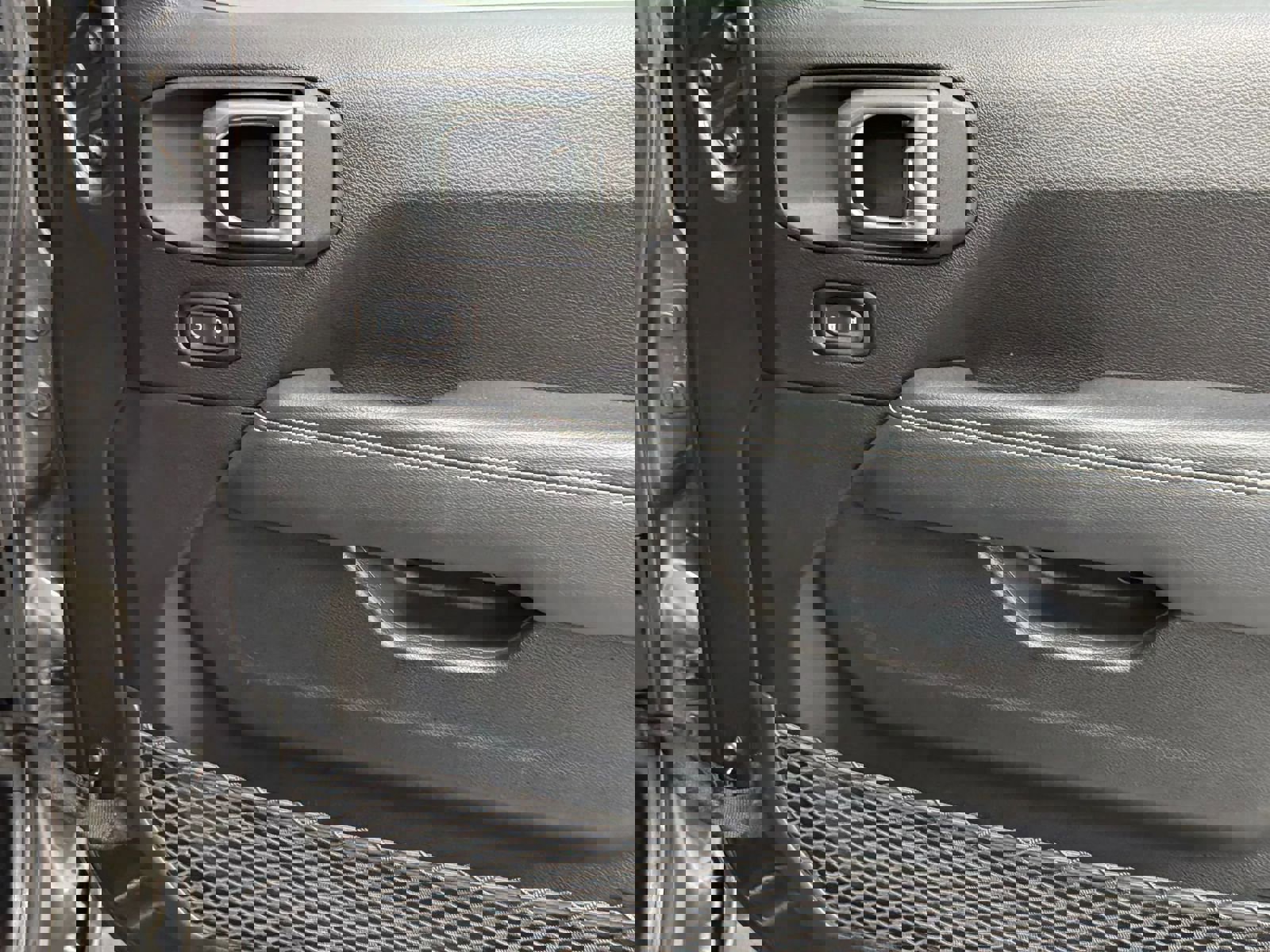 Used 2019 Jeep Wrangler Unlimited Sahara image 30