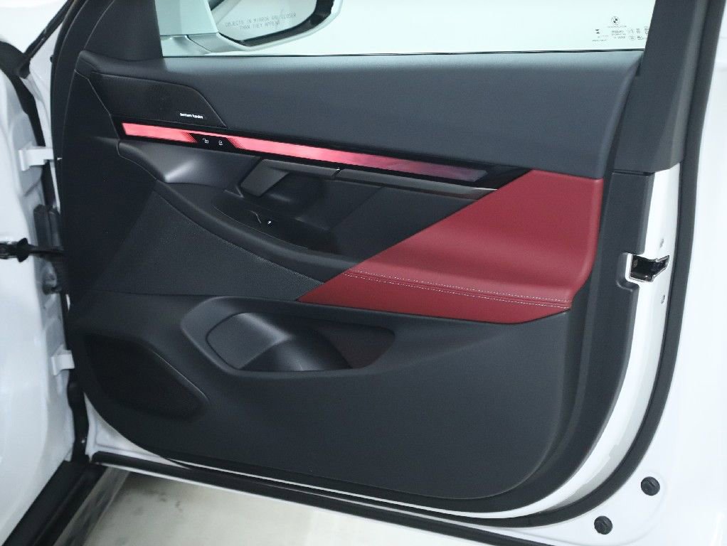 Used 2025 BMW i5 xDrive40 w/ Premium Package image 34