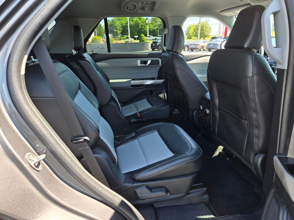 Used 2023 Ford Explorer XLT w/ Equipment Group 202A RWD image 14