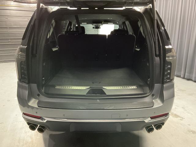 Used 2025 Chevrolet Suburban Premier AWD/4WD image 7