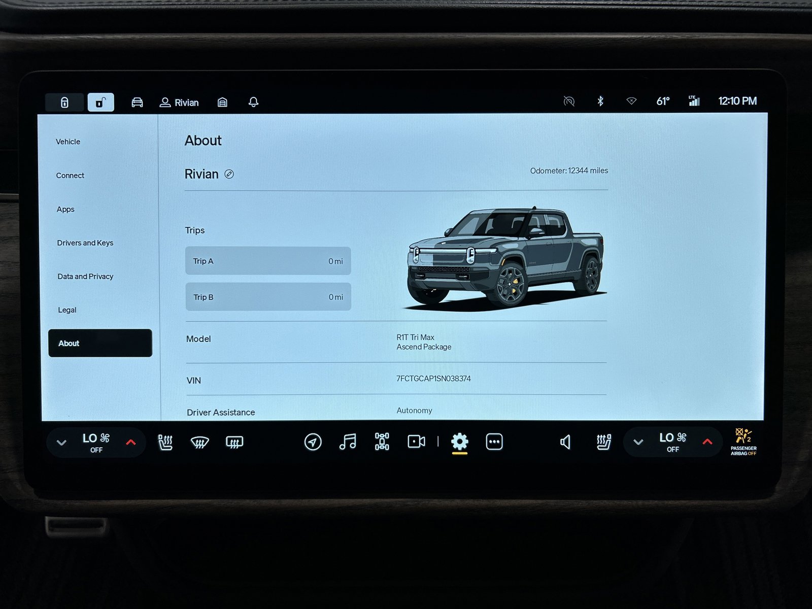 Used 2025 Rivian R1T Premium AWD/4WD image 27