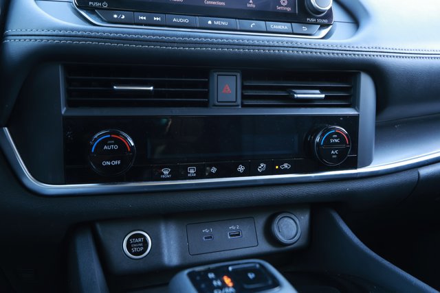 Used 2023 Nissan Rogue SV image 16