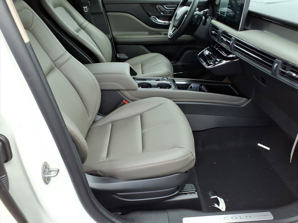 New 2026 Lincoln Corsair Premiere w/ Rear Removable Package Tray image 8