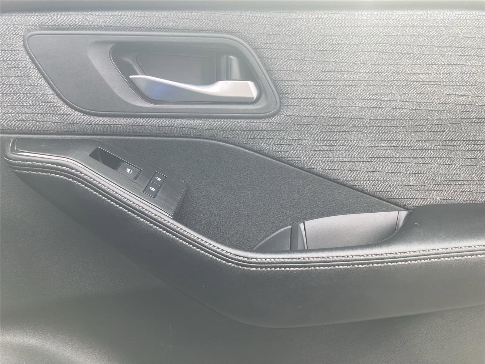 Used 2023 Nissan Rogue SV image 34