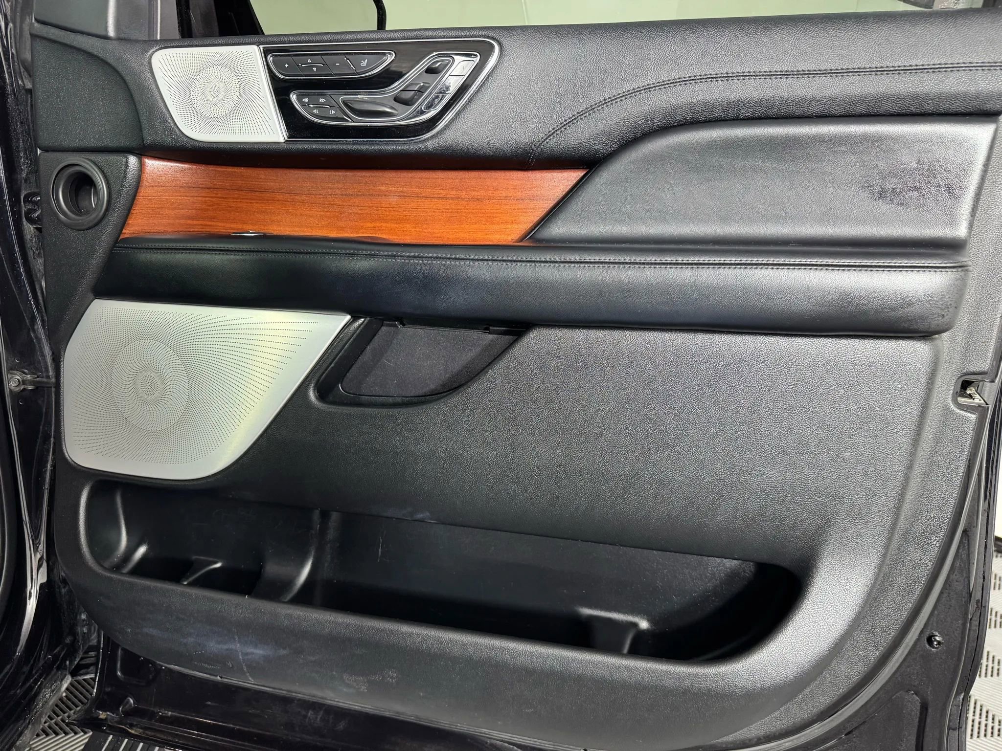 Used 2020 Lincoln Navigator L Reserve w/ Equipment Group 208A Reserve image 44