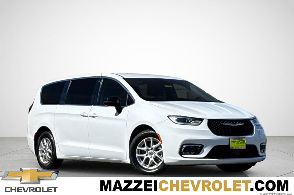 Used 2024 Chrysler Pacifica Touring-L