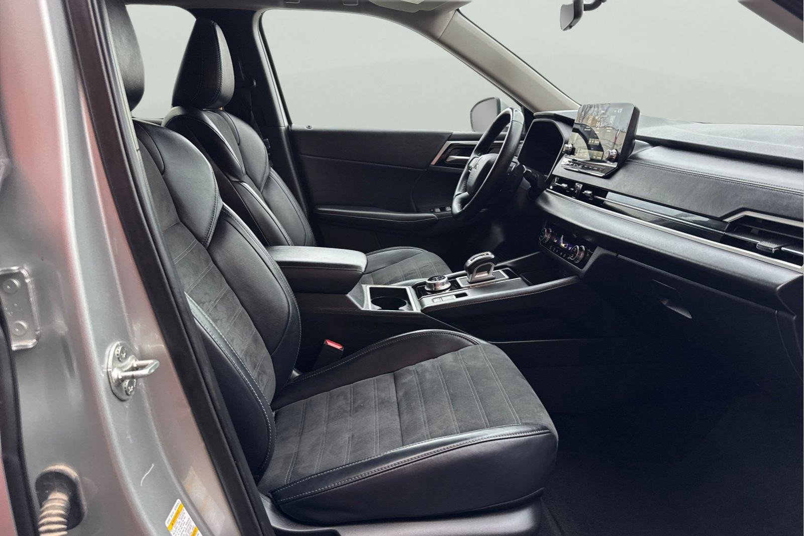 Used 2024 Mitsubishi Outlander SE image 20