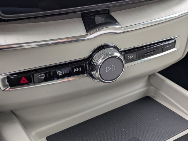 New 2026 Volvo XC60 B5 Ultra w/ Protection Package Premier image 8