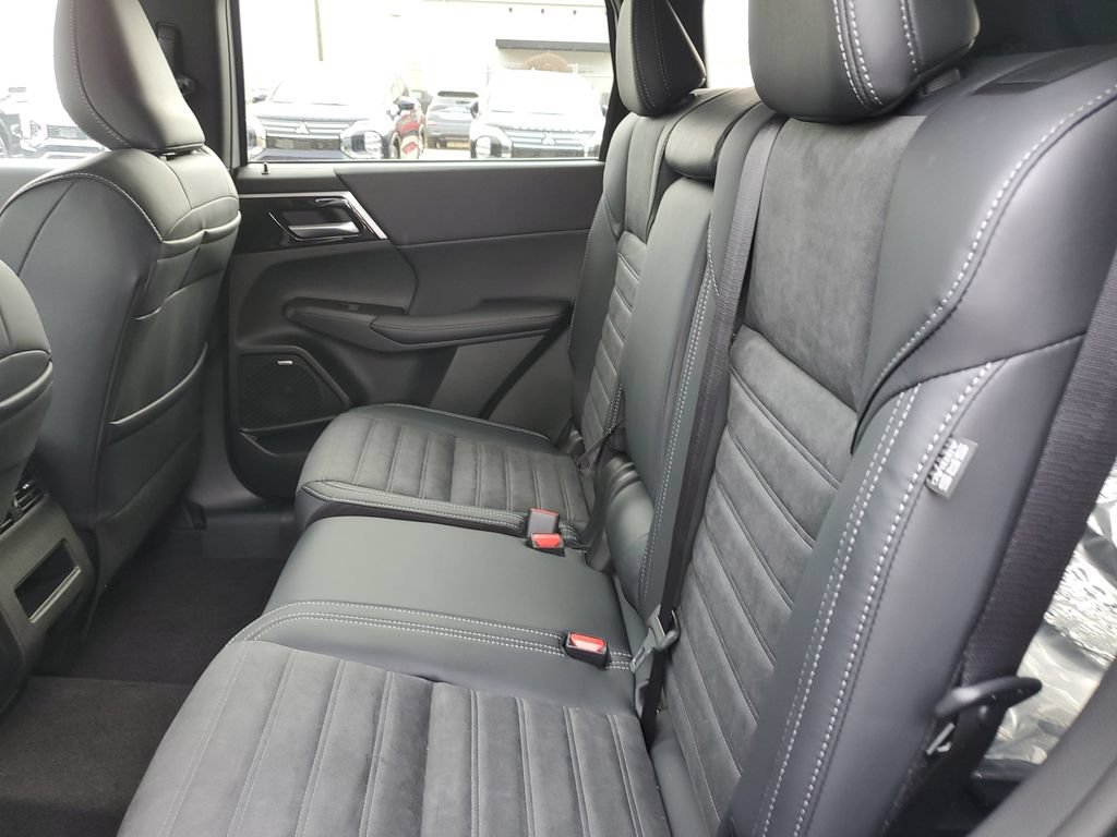 New 2026 Mitsubishi Outlander AWD image 13
