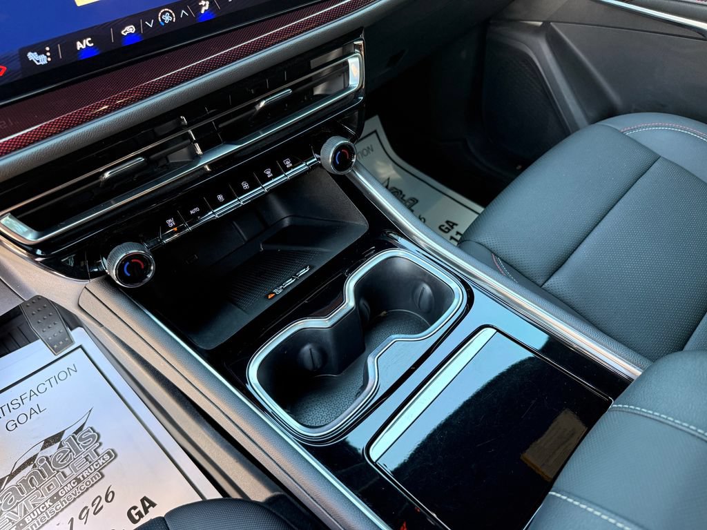 Used 2024 Chevrolet Traverse Z71 w/ LPO, Floor Liner Package AWD/4WD image 22