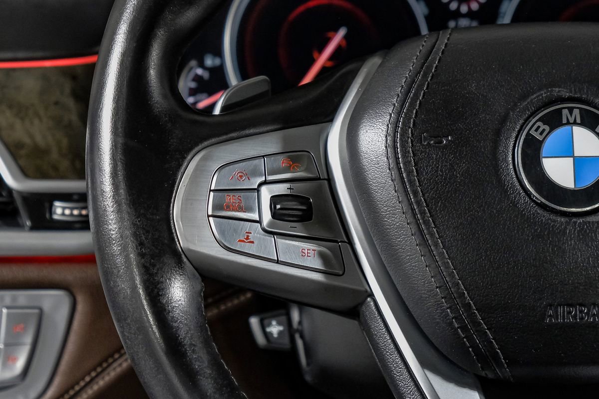 Used 2017 BMW 740i xDrive image 17