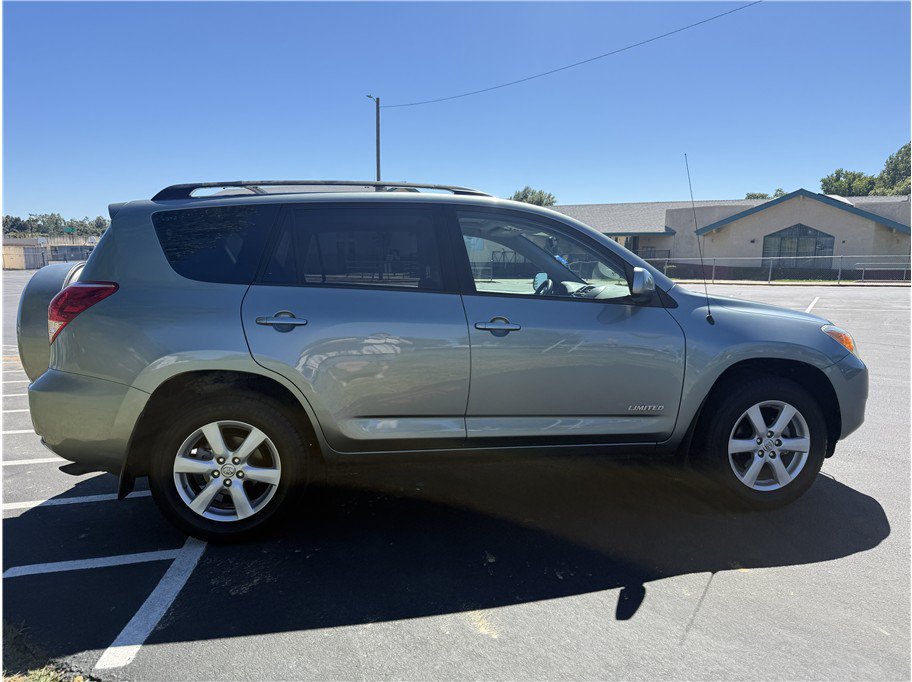 Used 2006 Toyota RAV4 Limited w/ Tow Prep Pkg AWD/4WD image 6