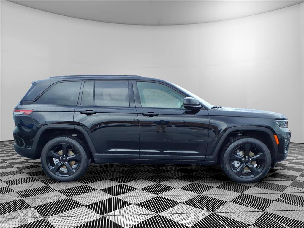 New 2025 Jeep Grand Cherokee Limited image 3